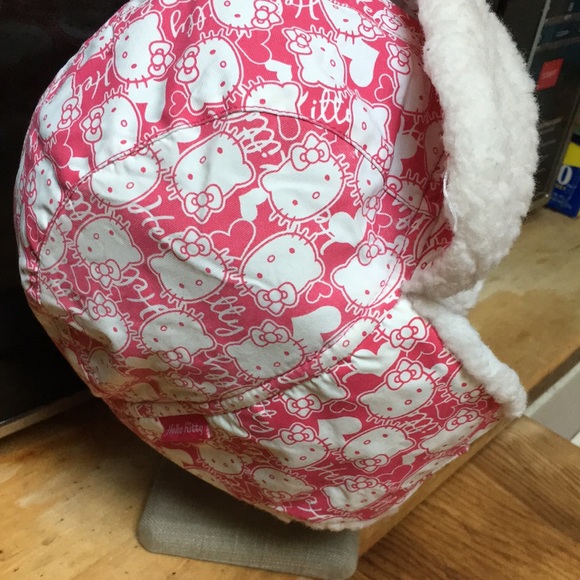 H&M Sanrio Hello Kitty fleece and satin lined hat for a child - Picture 1 of 6